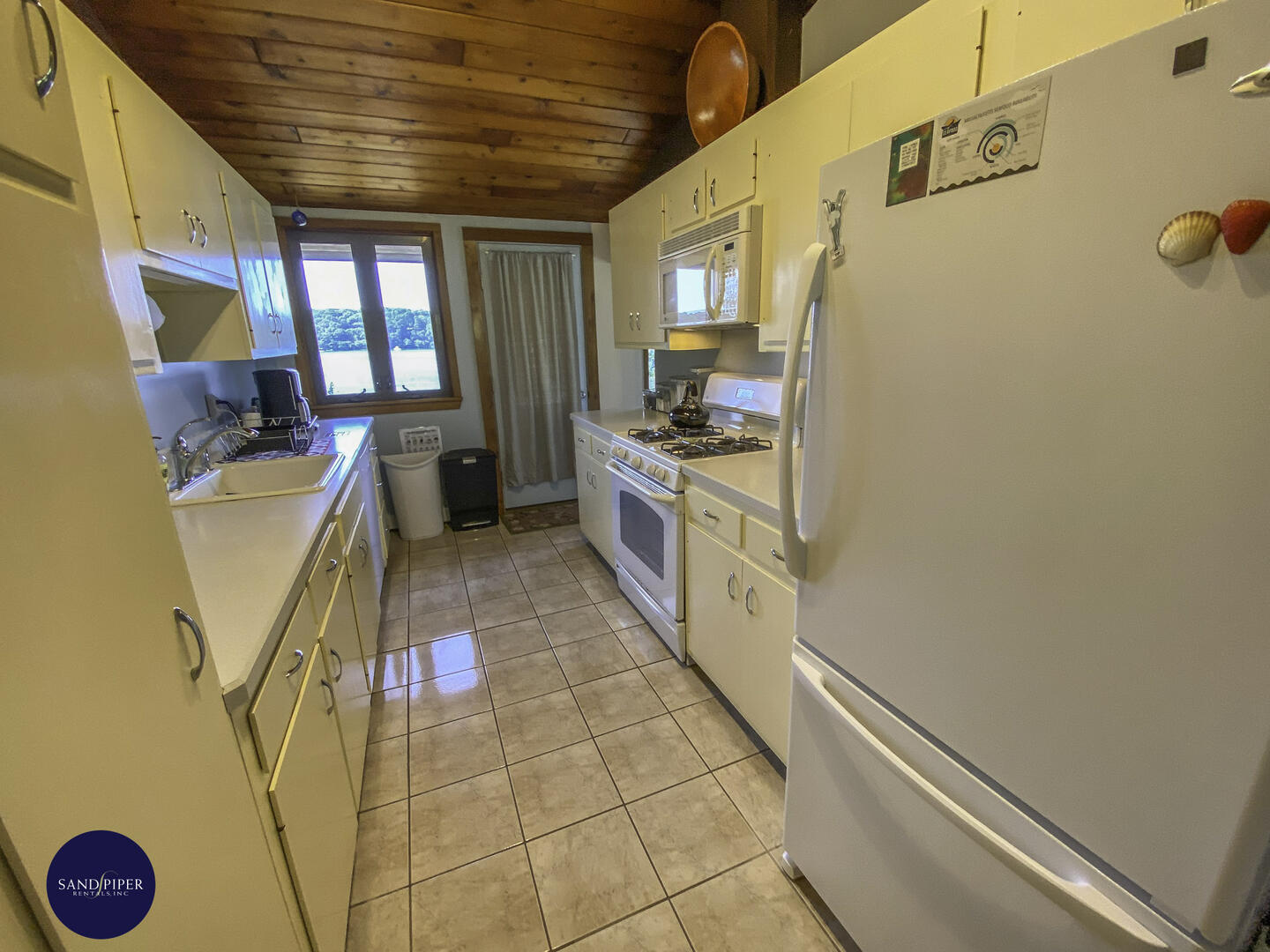 Cape Cod Home 995368