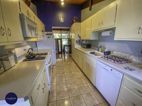 Cape Cod Home 995368