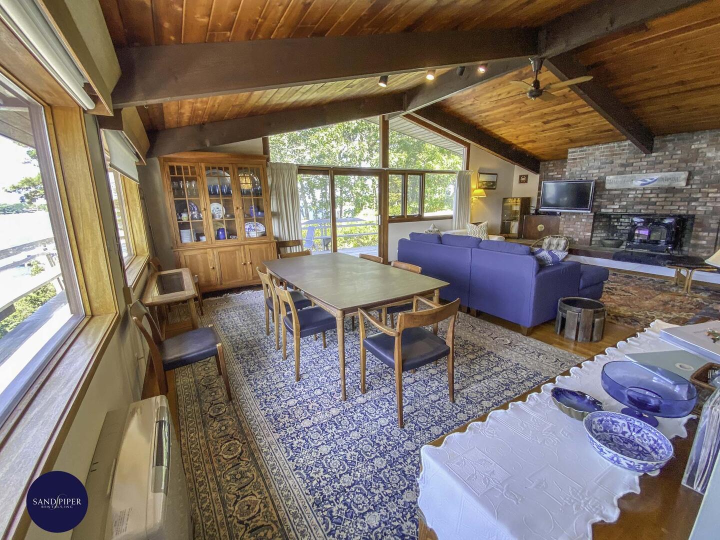 Cape Cod Home 995368
