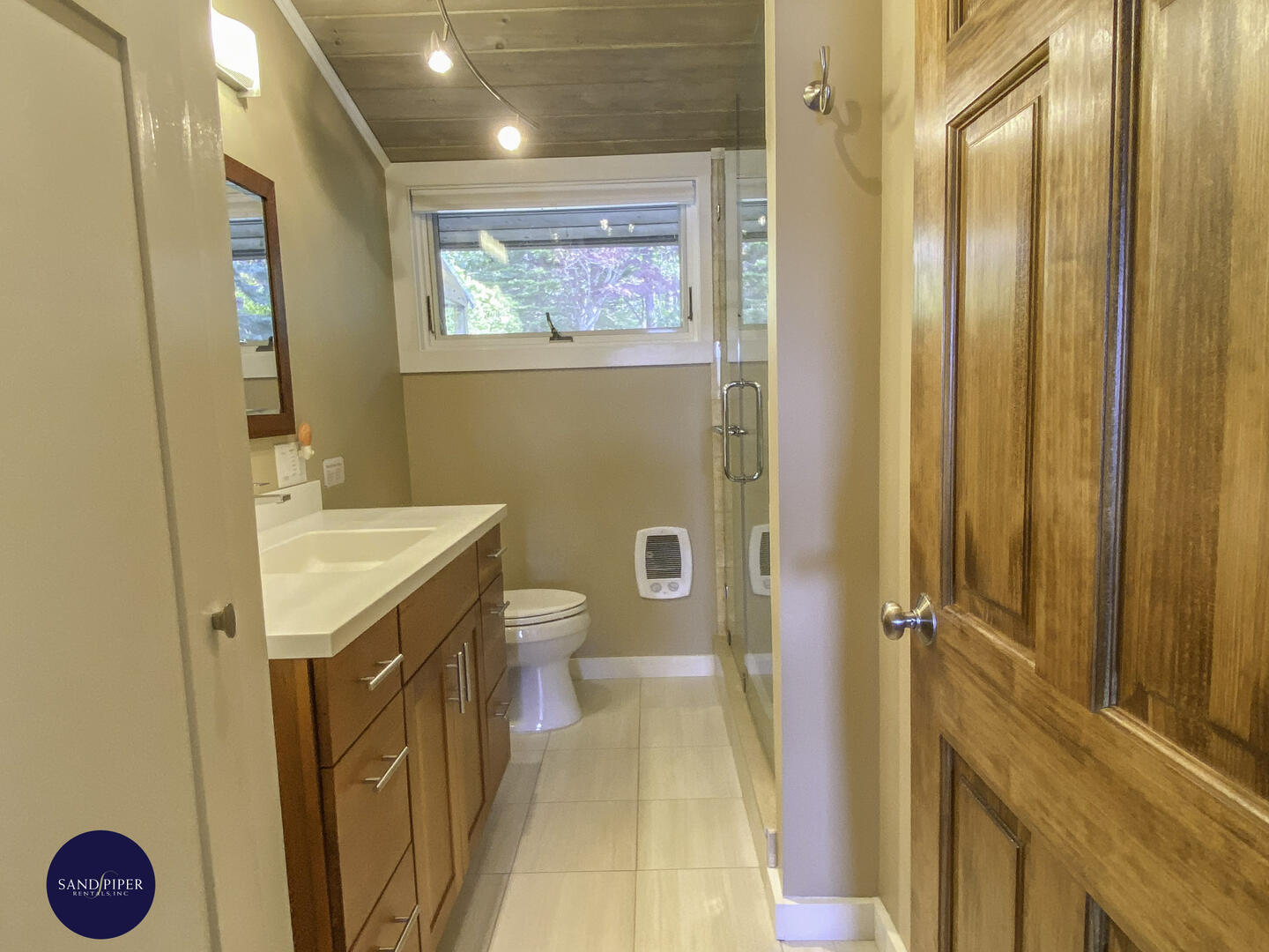 Cape Cod Home 995368