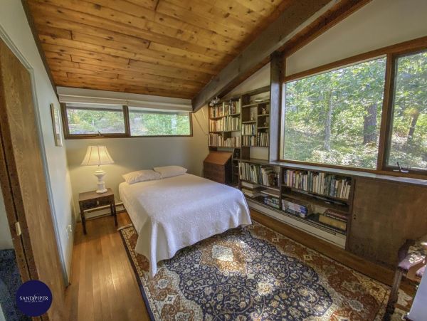 Cape Cod Home 995368