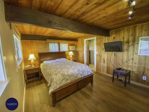 Cape Cod Home 995368