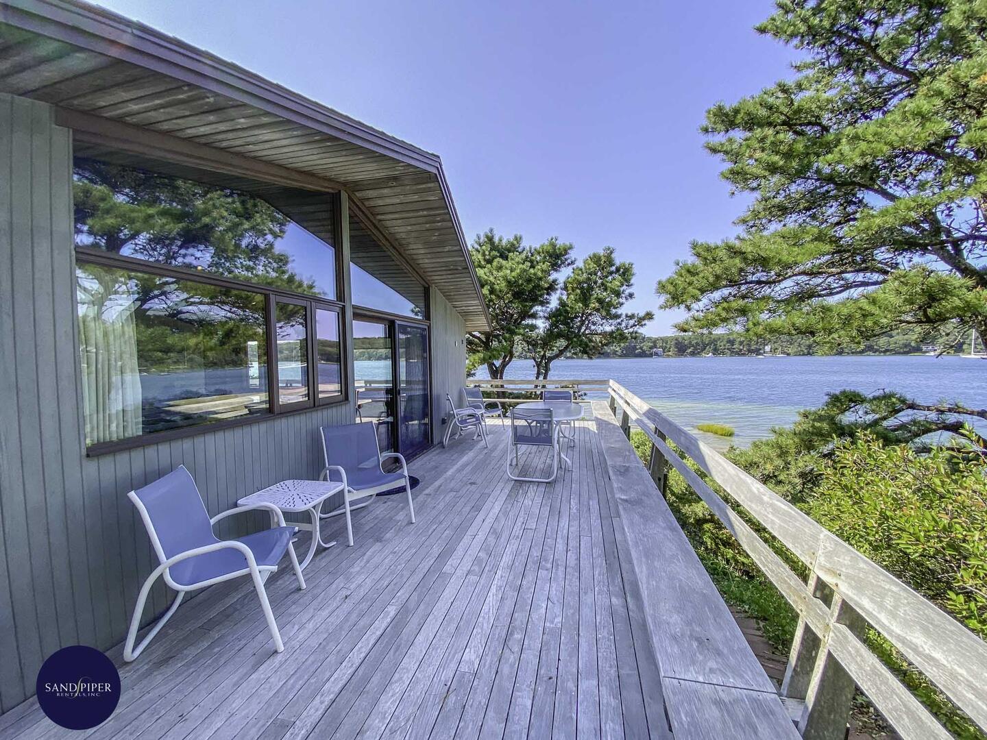 Cape Cod Home 995368