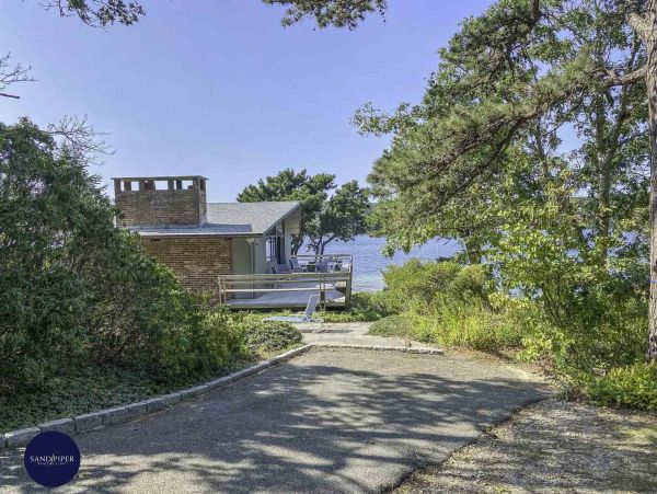 Cape Cod Home 995368