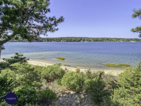 Cape Cod Home 995368