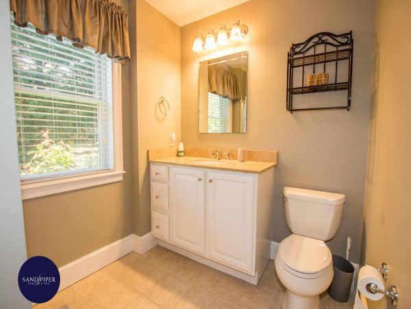 Cape Cod Home 995369