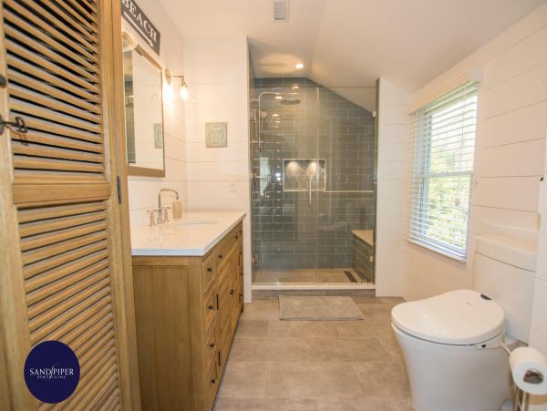 Cape Cod Home 995369
