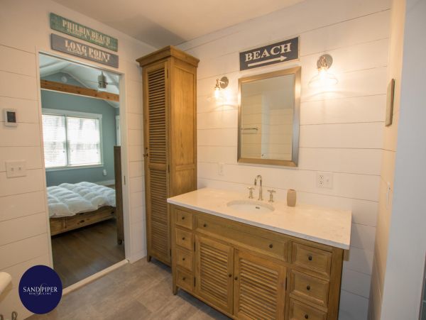 Cape Cod Home 995369