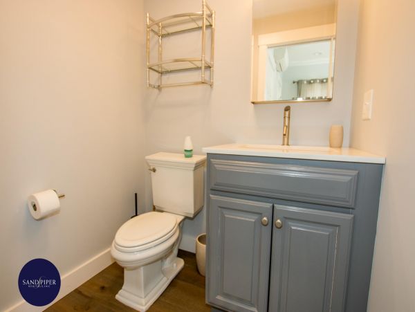 Cape Cod Home 995369
