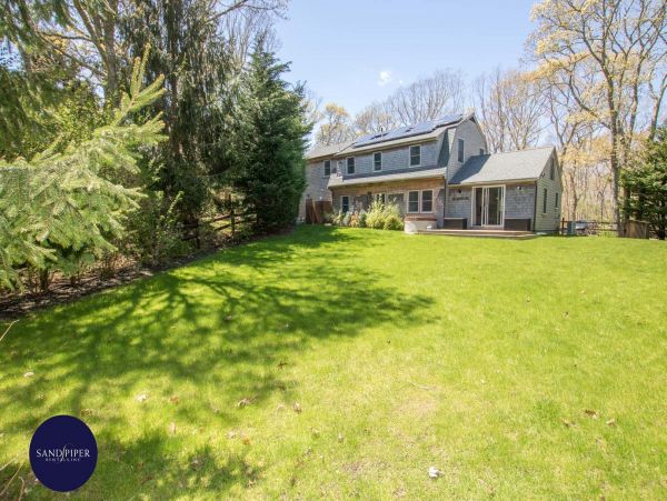 Cape Cod Home 995369