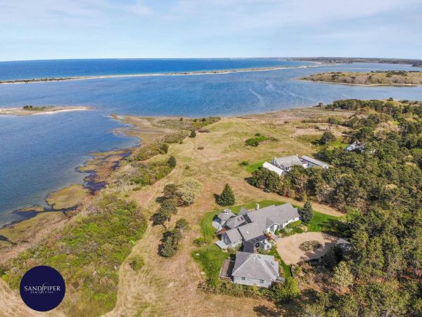 Cape Cod Home 995370