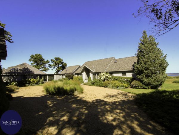 Cape Cod Home 995370