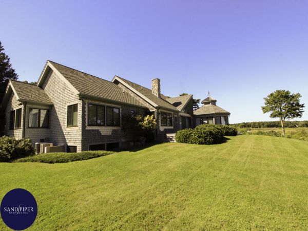 Cape Cod Home 995370