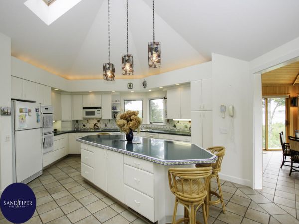 Cape Cod Home 995370
