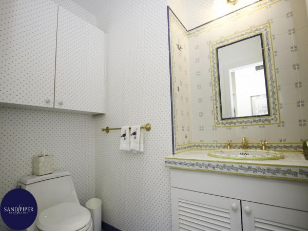 Cape Cod Home 995370