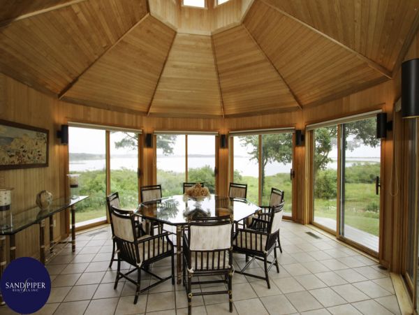 Cape Cod Home 995370