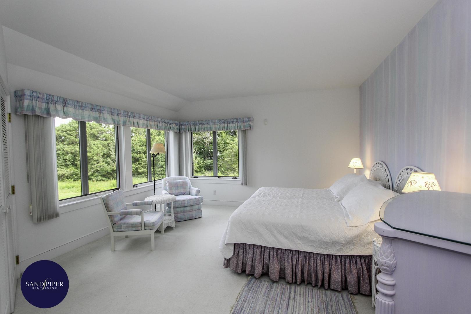 Cape Cod Home 995370