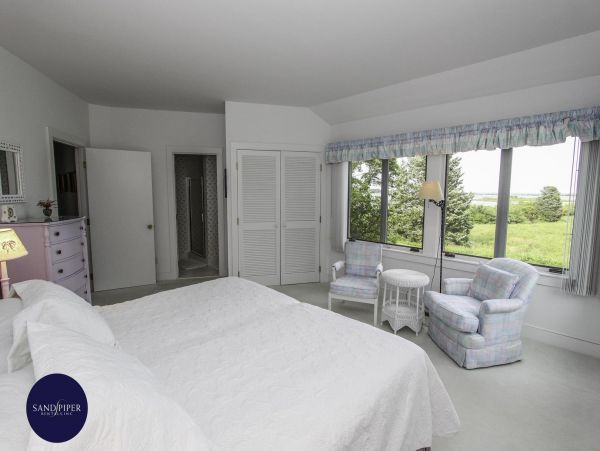 Cape Cod Home 995370
