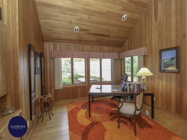 Cape Cod Home 995370