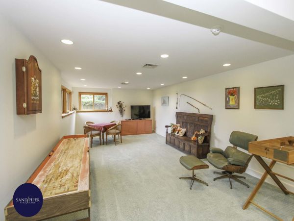 Cape Cod Home 995370