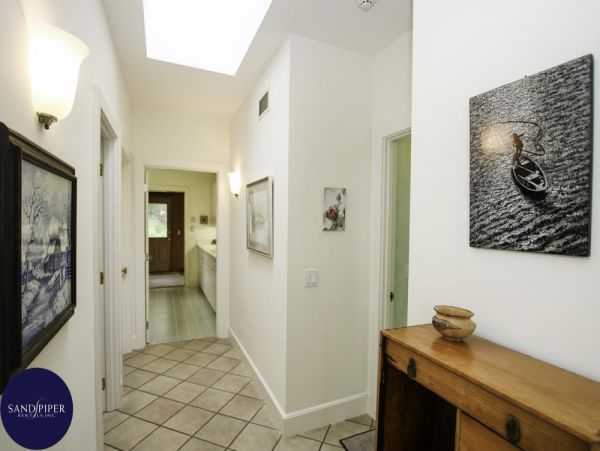 Cape Cod Home 995370