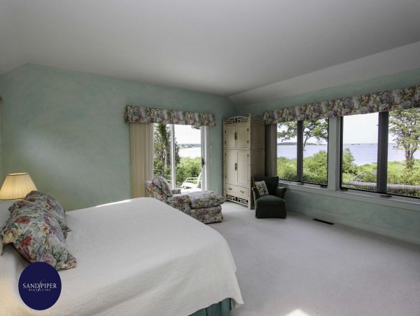 Cape Cod Home 995370