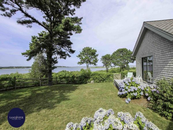 Cape Cod Home 995370