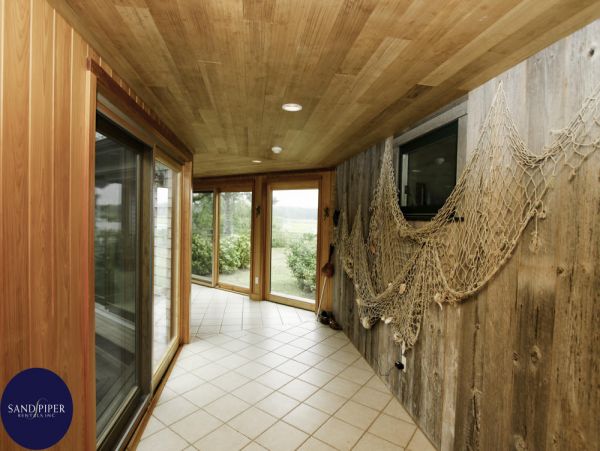 Cape Cod Home 995370