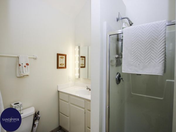Cape Cod Home 995370