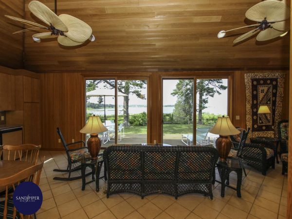 Cape Cod Home 995370
