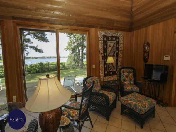 Cape Cod Home 995370