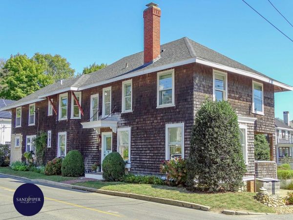 Cape Cod Home 995371