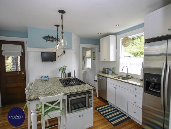 Cape Cod Home 995371