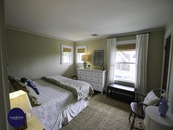 Cape Cod Home 995371