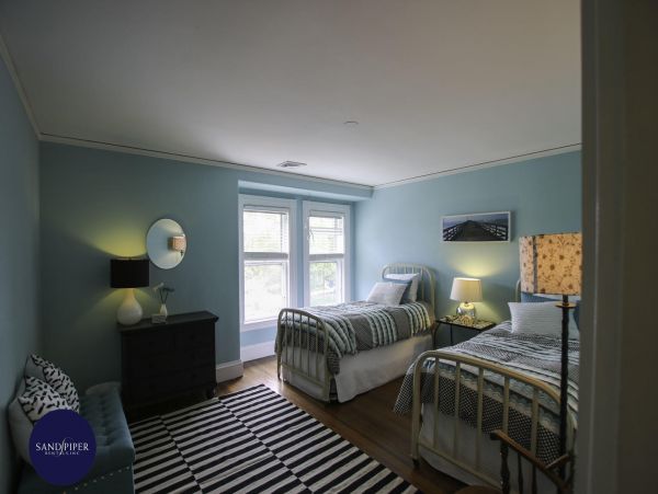 Cape Cod Home 995371