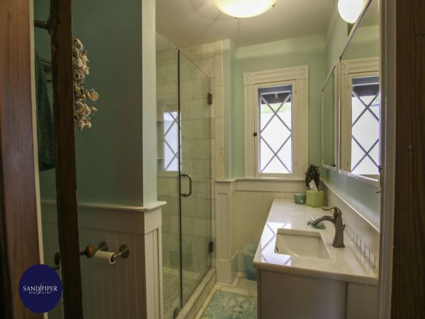 Cape Cod Home 995371