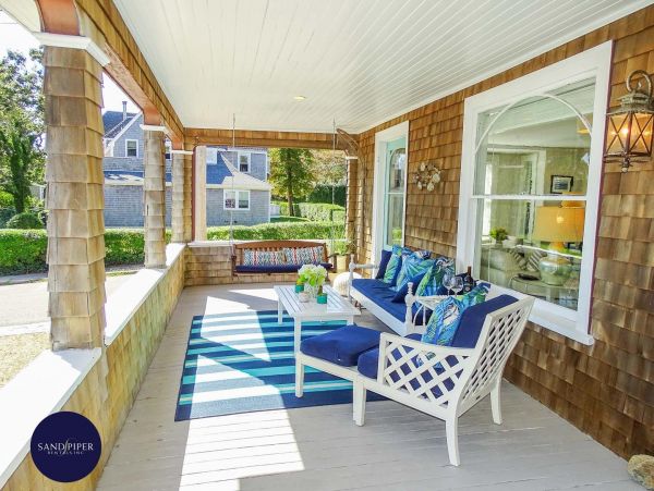 Cape Cod Home 995371