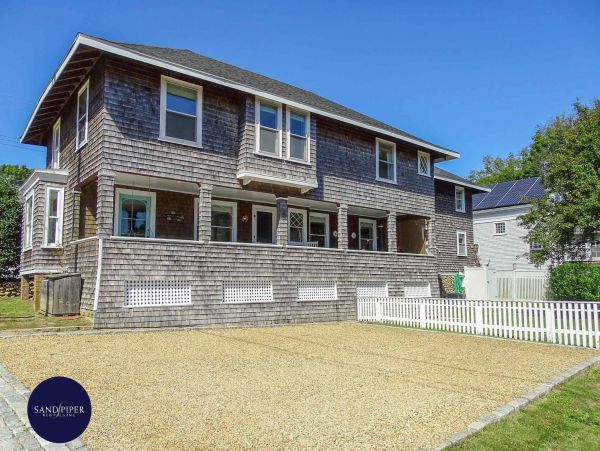 Cape Cod Home 995371