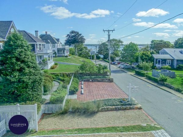 Cape Cod Home 995371