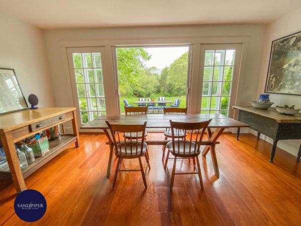 Cape Cod Home 995373