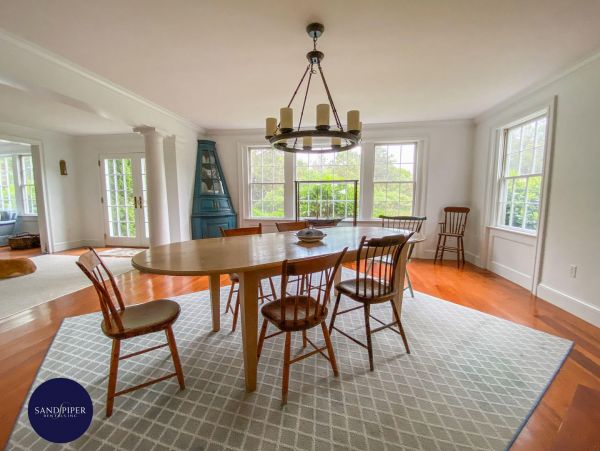 Cape Cod Home 995373