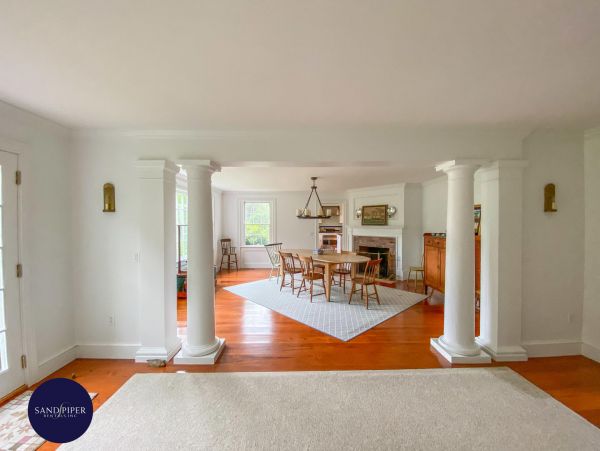 Cape Cod Home 995373