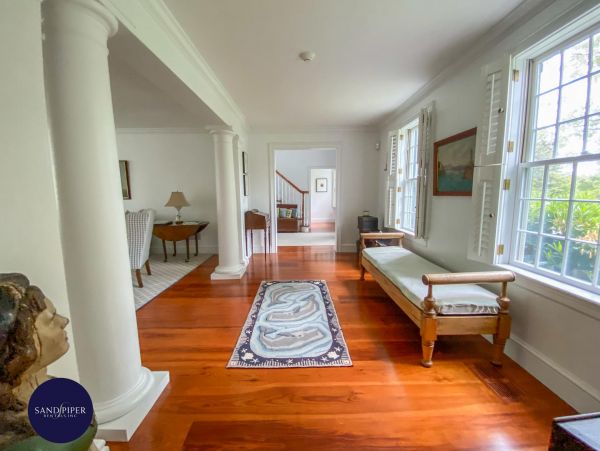 Cape Cod Home 995373