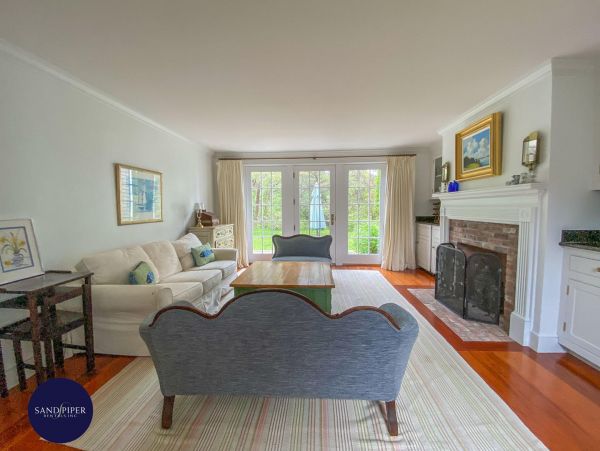 Cape Cod Home 995373