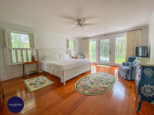 Cape Cod Home 995373