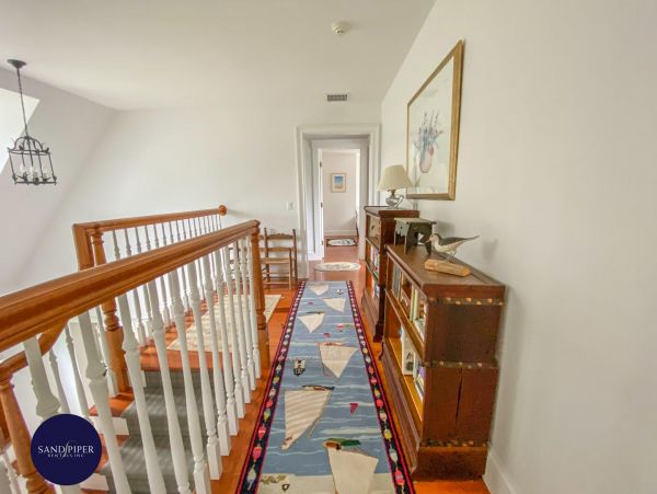 Cape Cod Home 995373
