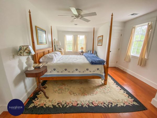 Cape Cod Home 995373