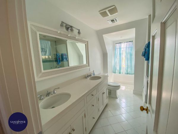 Cape Cod Home 995373