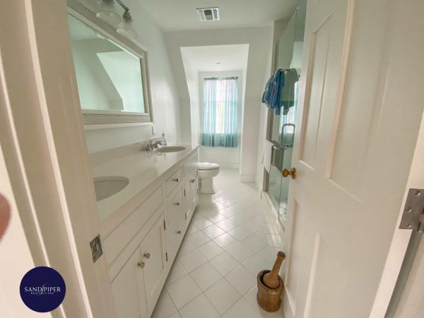 Cape Cod Home 995373