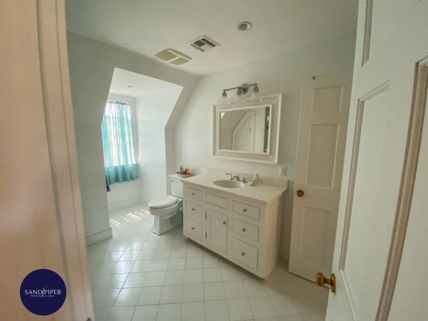 Cape Cod Home 995373